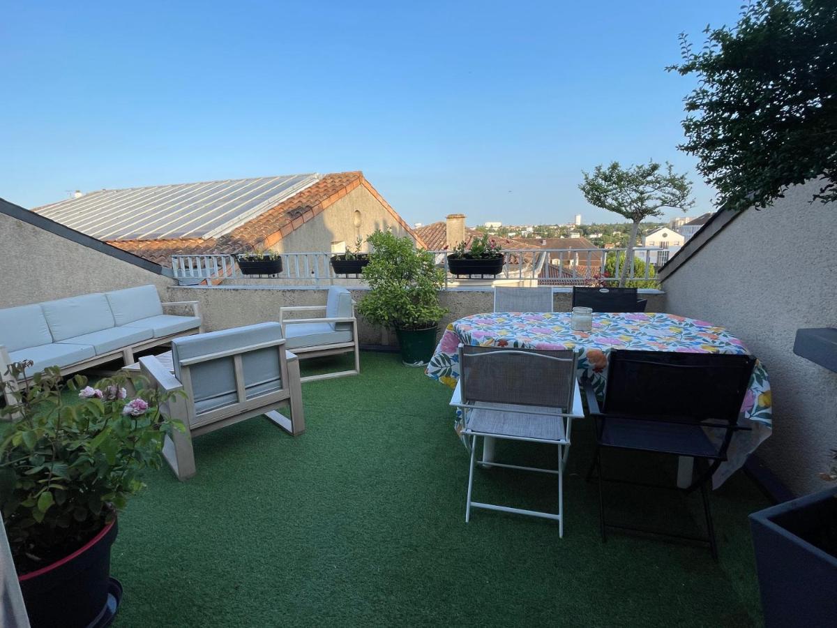 פואטייה Grand Appartement Hypercentre Avec Terrasse Et Parking מראה חיצוני תמונה